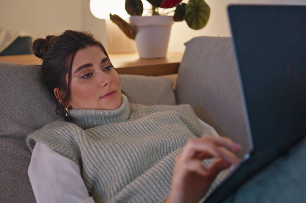 CEO da EvidJuri Sthefano Cruvinel Revela: Brasileiro Passa Mais Tempo nas Telas do Que Dormindo