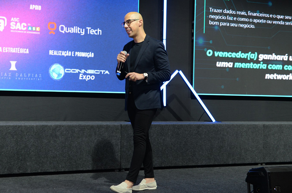 Sthefano Cruvinel CEO da EvidJuri, se Destaca no Uberlândia Summit 2024 com Palestra Inovadora sobre o Futuro dos Negócios e Tecnologia